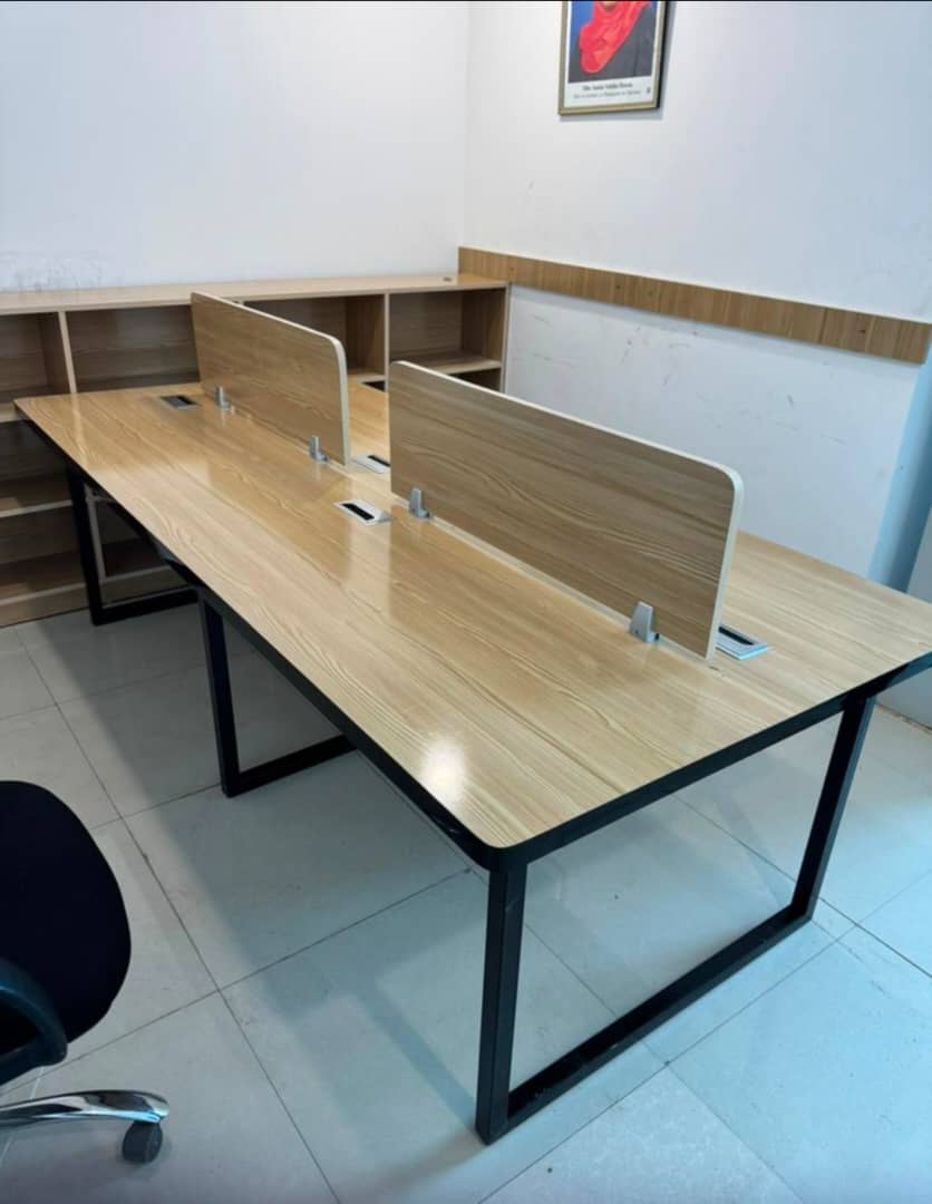 6-Seater Office Workstation with Dividers - Oak/Black